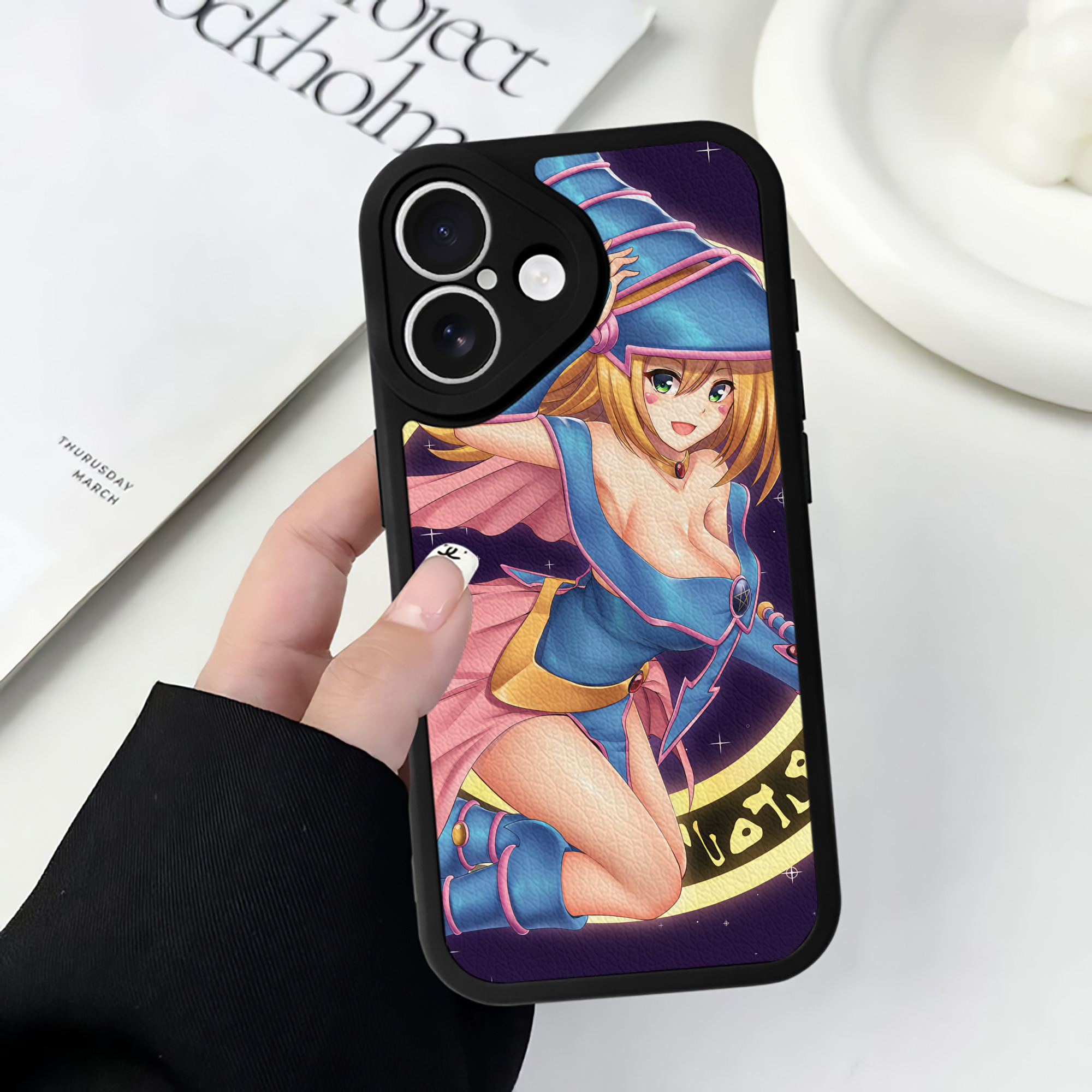 （画像用） 遊☆戯☆王 Yu-Gi-Oh! 【iPhone 16シリーズ対応】シリコンスマホケース（レザー調） 材質：シリコン